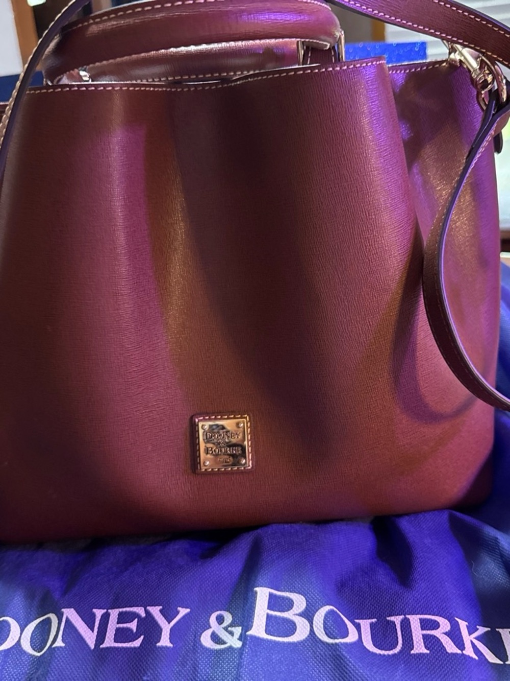 Dooney & Bourke Chestnut Large Barlow Gold Hdwre Red Lining Detachable Strap.
